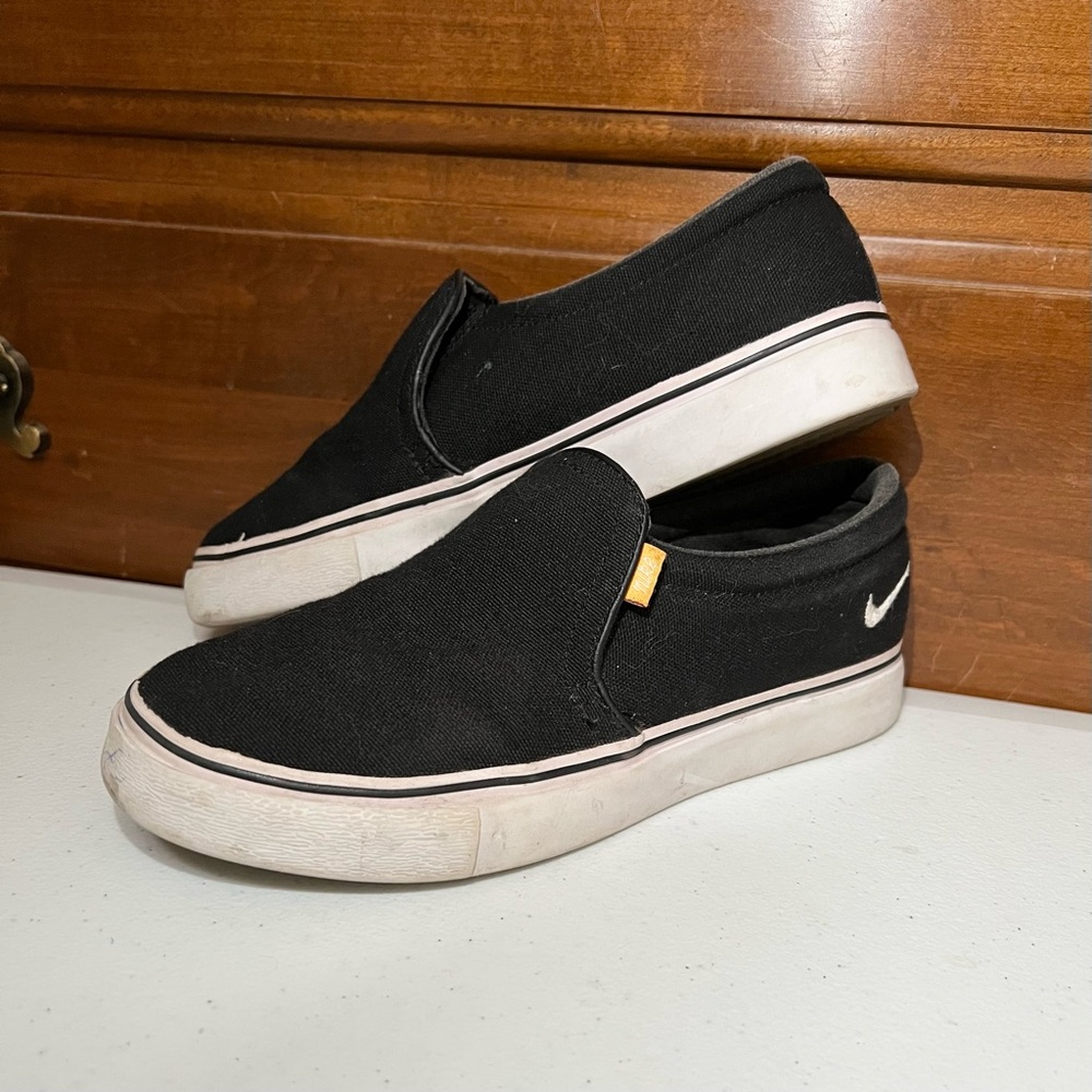 Nike Court Royal AC Slip On Shoe